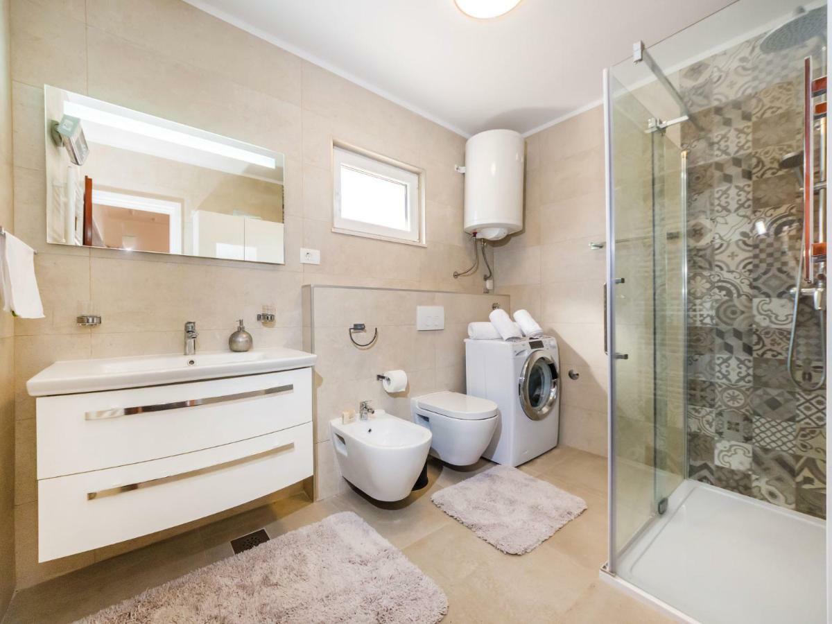 Navis Luxury Villa Vodice Luaran gambar